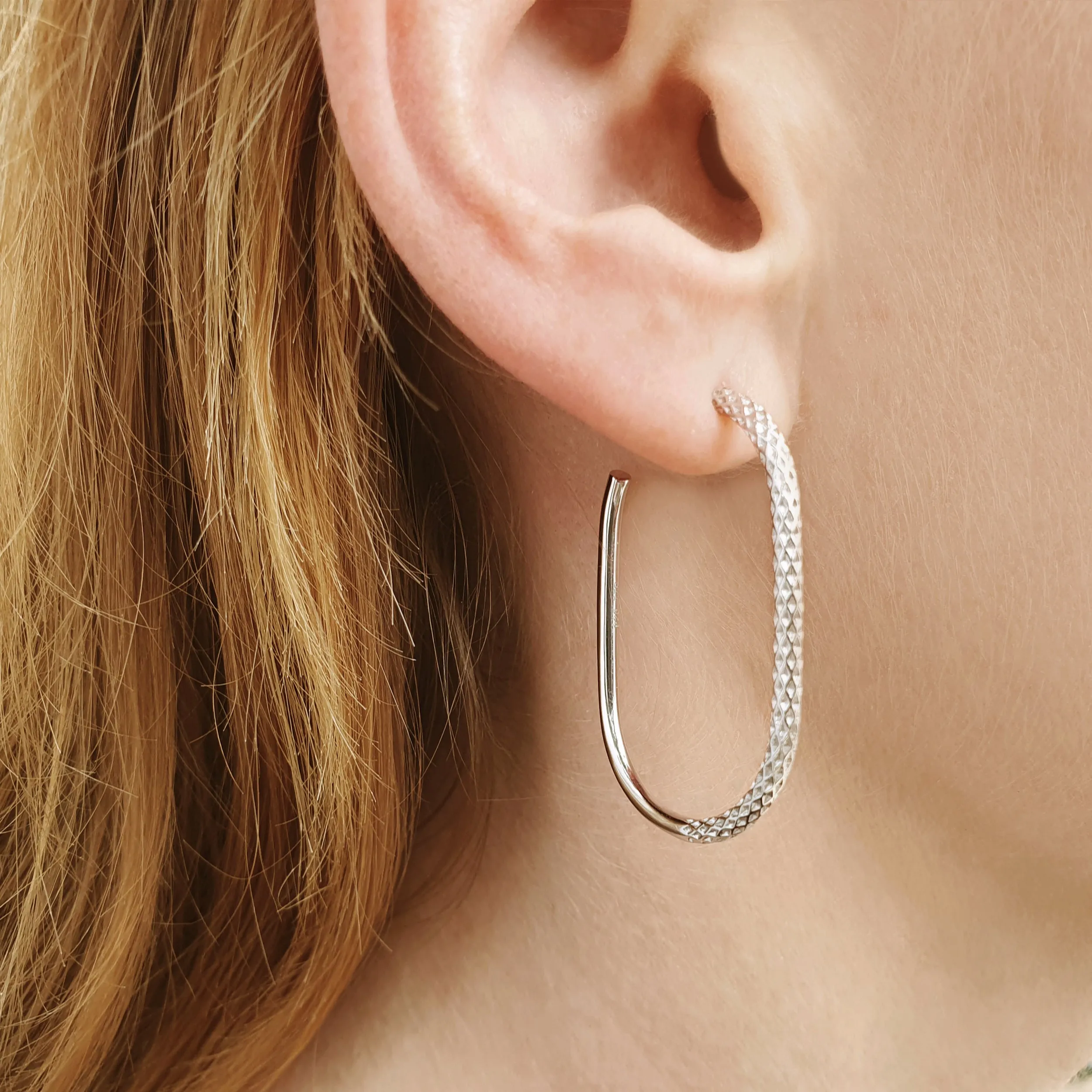 Hoop Trendy Shiny Finish Lightweight