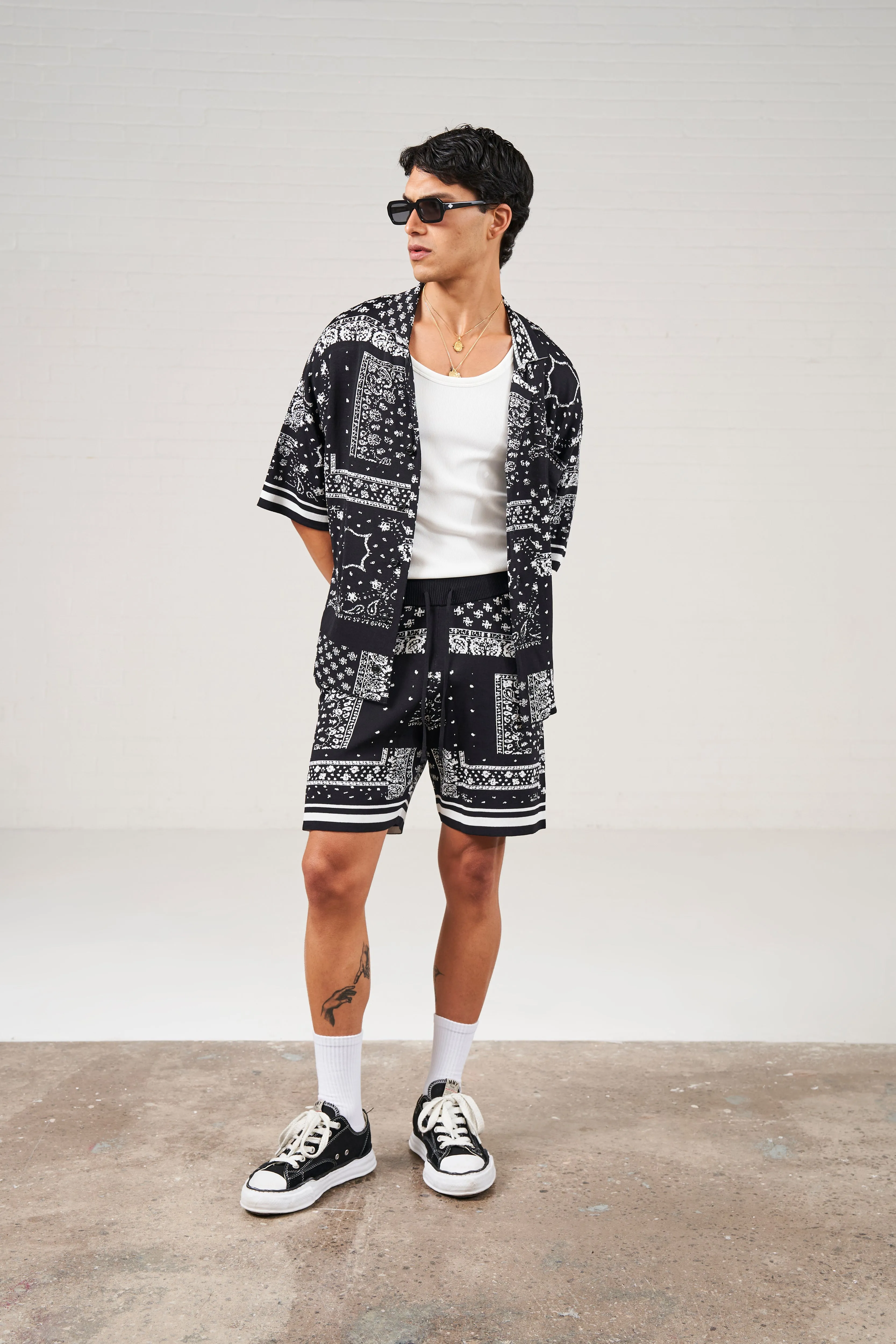 PAISLEY KNITTED SHORTS - BLACK