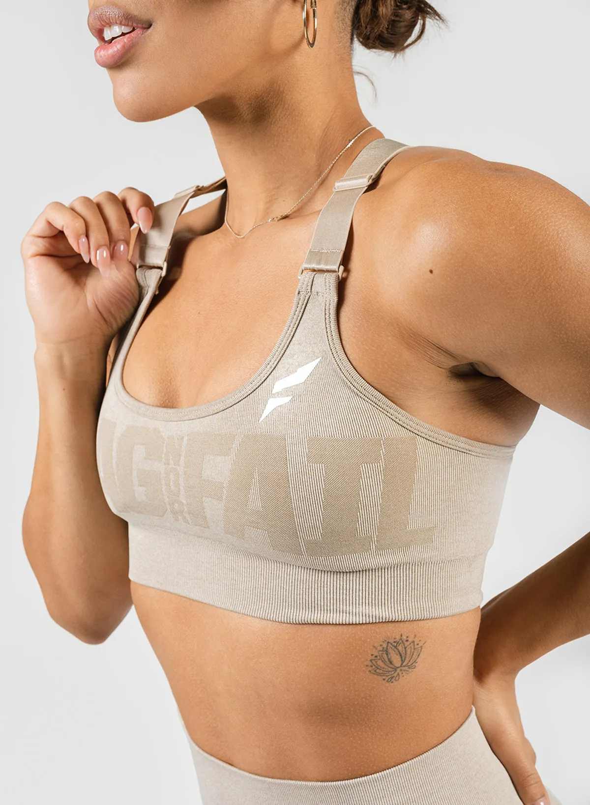 SEAMLESS SPORTS BRA - SAND